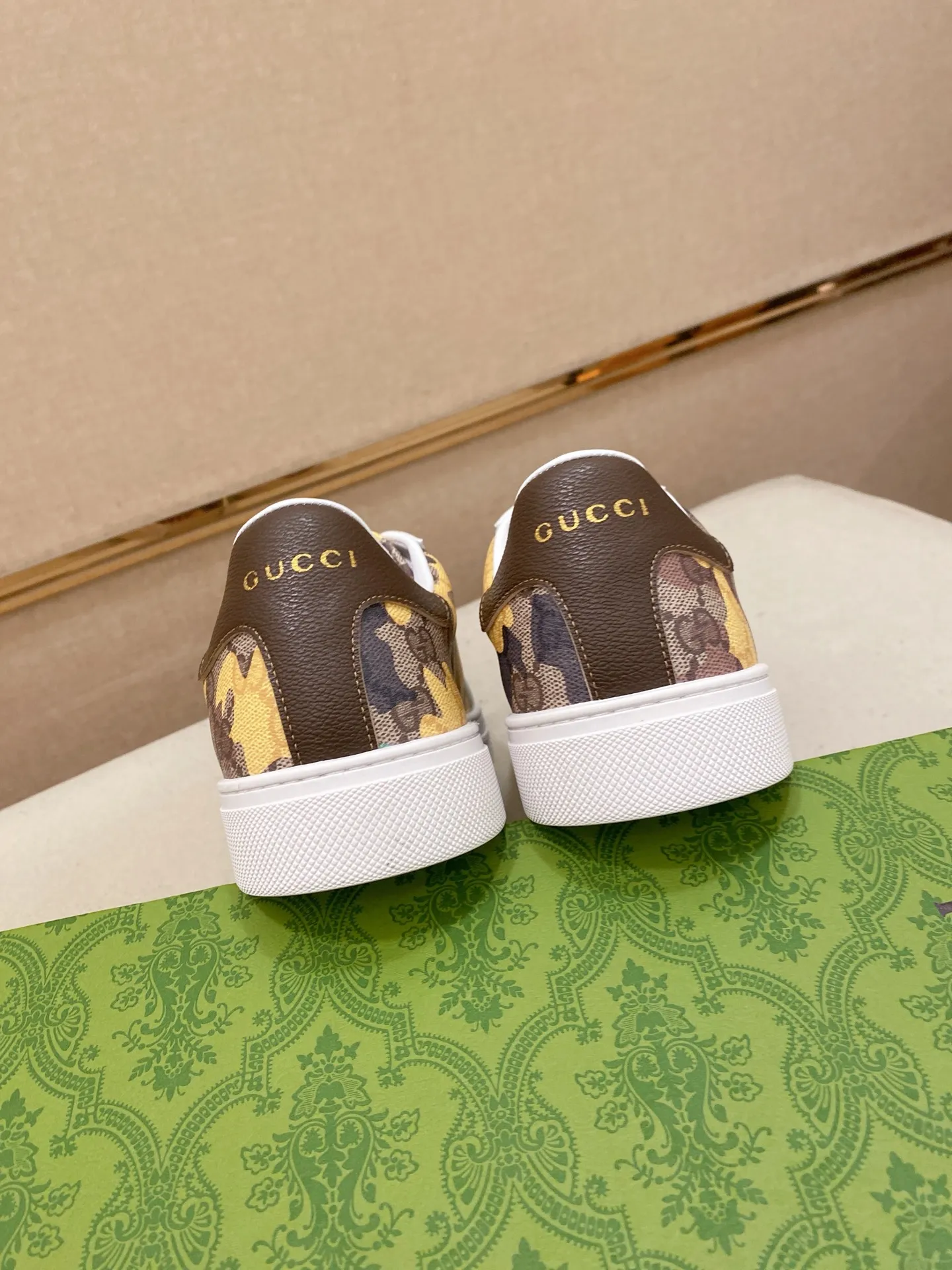 Ex-factory price 380💰【Gucci】Gucci men’s latest series of casual shoes! The official website is built 1:1. The upper is made of imported high-quality cowhide, and the lining is made of high-quality sheepskin, which is soft and comfortable. Picky selection of materials and exquisite workmanship give you the best enjoyment. Number of yards: 38-44 yards.